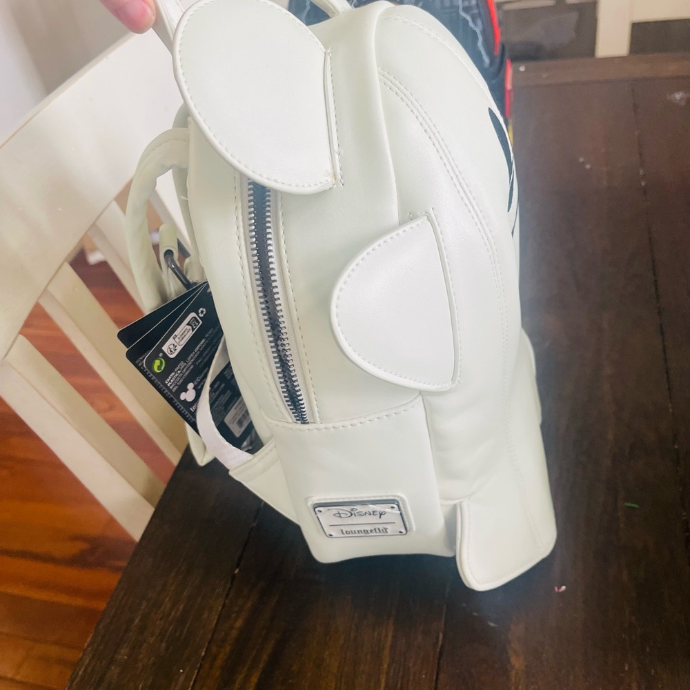 NWT glow flaw! Loungefly Mickey White Ghost Backpack - Picture 3 of 10